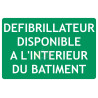 Panneau défibrillateur disponible à l'intérieur du bâtiment